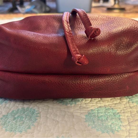 PENDLETON LEATHER GOODS ** Deep Red** Leather Crossbody Bucket Purse - Picture 4 of 9